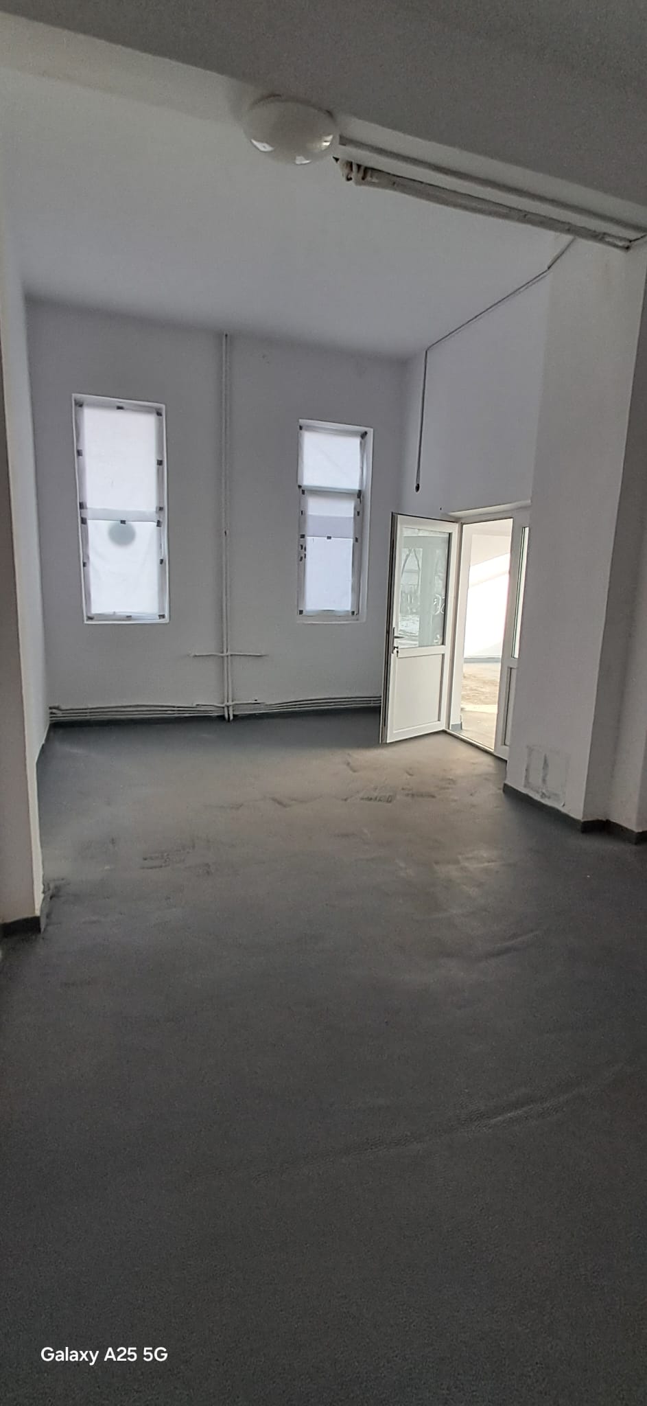 Spatiu comercial modern de inchiriat in Micro 39 – gata pentru activitate