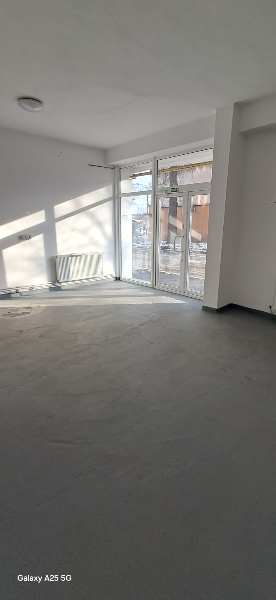 Spatiu comercial modern de inchiriat in Micro 39 – gata pentru activitate